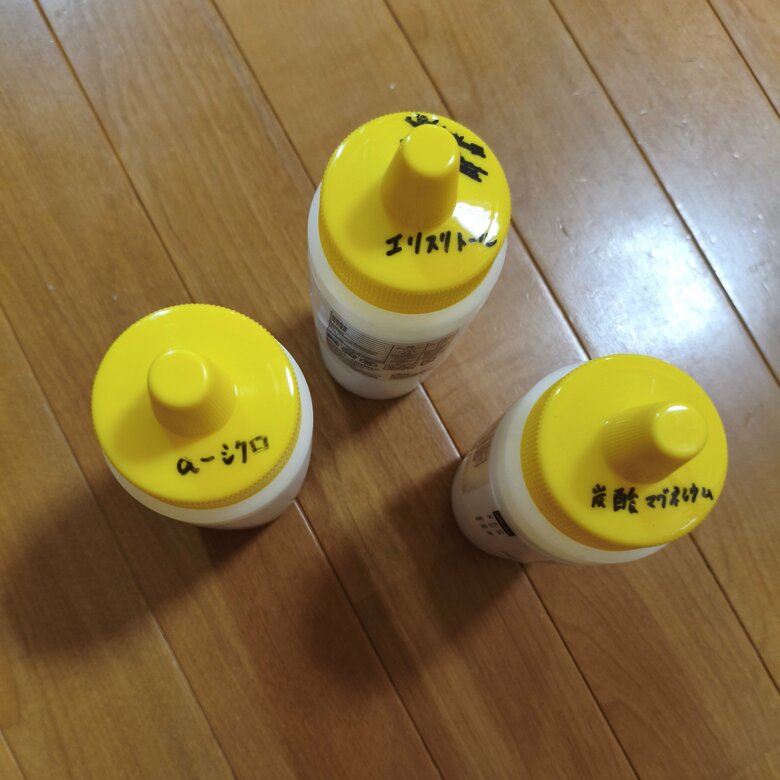 舌についた汚れの除去などをするために、炭酸マグネシウムなどを水に溶かして飲んだりうがいしたりしている