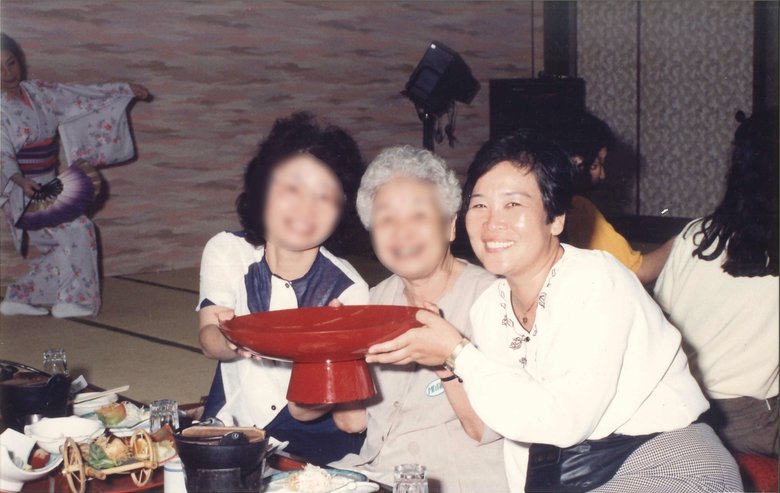 おばあちゃんのサラリーマン時代。社員旅行のときに同僚と