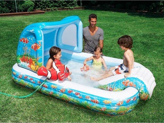 ▲03.トイザらス限定　クマノミ　プレイセンタープール5398円（226cm×145cm×104cm）