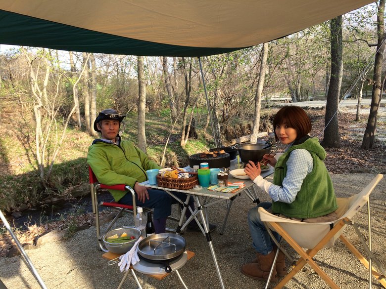 夫婦でキャンプに行った際のツーショット