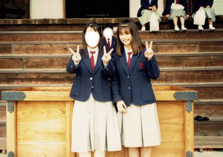 高校時代、制服姿の千堂さん