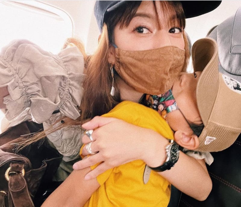 まだまだ甘えん坊だという長男とスザンヌさん(本人のインスタグラムより)