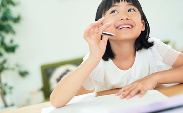 宿題をなかなか始めないわが子にイライラ…小学生におすすめの声がけは？