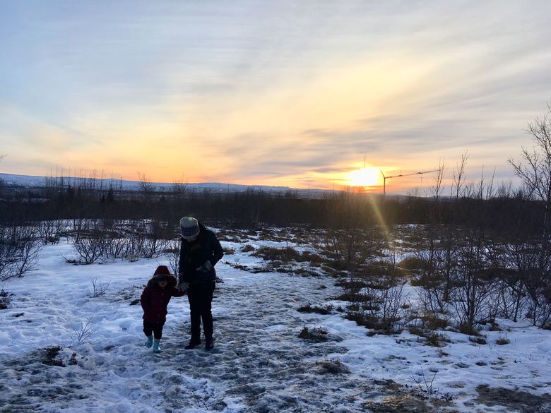 ▲アイスランド旅行中の稲富さん一家