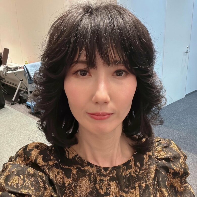 テレビ『ものまね紅白歌合戦』では、昭和の歌番組『ザ・ベスト・テン』を再現した企画で中森明菜さんのものまねを初披露