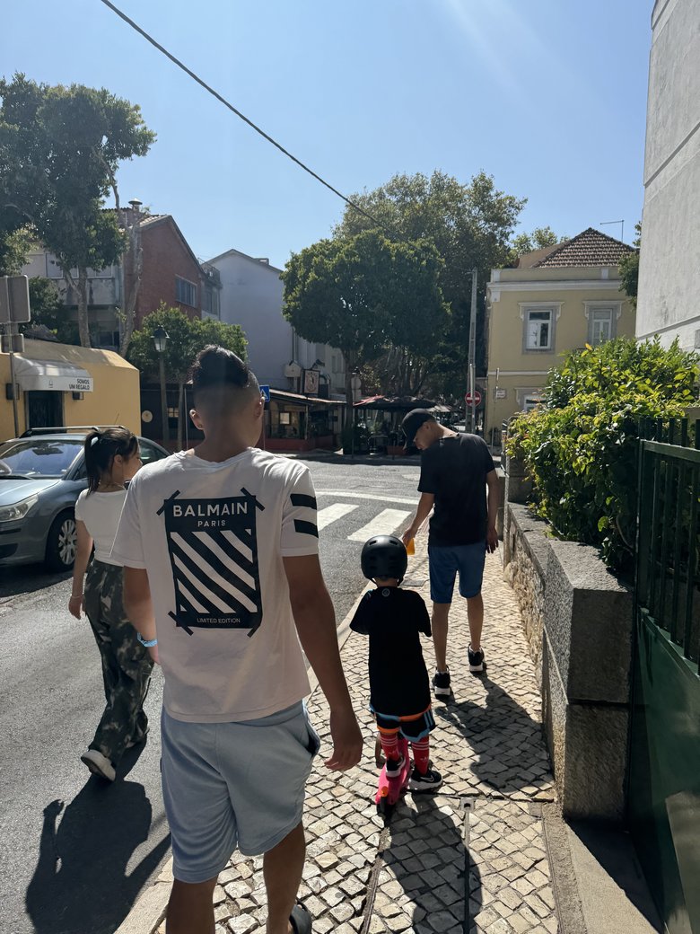 小泉さんファミリー。再婚と出産で4人の子の母親になった