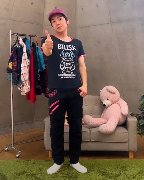 ピンクの差し色でまとめた「水曜日」