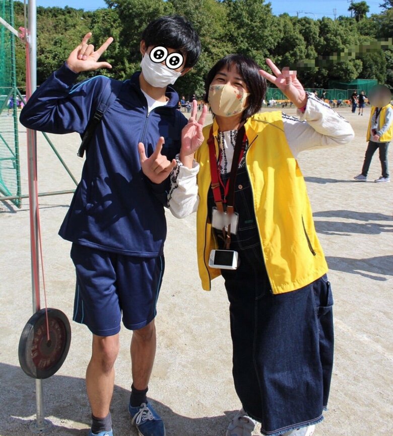 長男の高校の運動会でPTAの広報係を務めた奥山さん