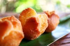 サーターアンダギーとドーナツはどこが違うかわかる？