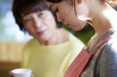 いつまでも〝他人行儀な姑〟距離が縮まらない関係に悩む妻「私のせいなの？」