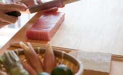 加藤シゲアキさんの漬け丼に絶賛「白ワインで作るとやみつきになる！」