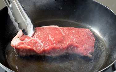 スーパーの牛肉が極上の味に変わるレシピ「この焼き方だけで!?」