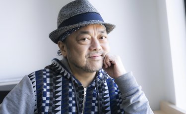 「さっしーがかわいく見えるように」AKB48ヒット曲振付の真相。パパイヤ鈴木が明かす「おにぎりダンス」の誕生秘話