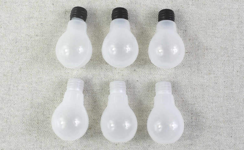 セリアのおすすめキッチン用品「タレビン 電球型」実物画像