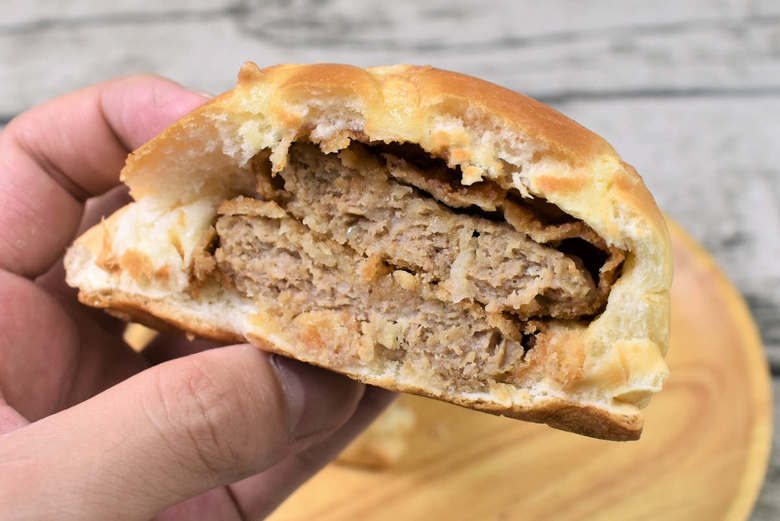 ファミマのダブルメンチカツパンの画像3