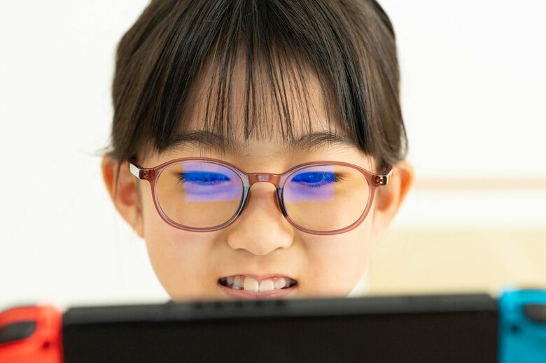 夜間にゲームをするときは「JINS SCREEN FOR SLEEP」を装着