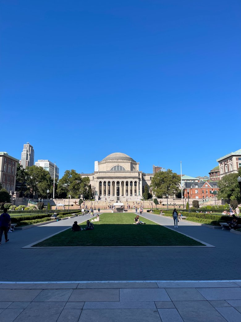 現在はコロンビア大学院で学んでいる