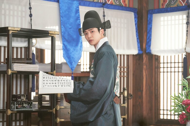 パク・ウンビンさんとの切ない恋を演じたロウンさん。Netflixシリーズ『恋慕』独占配信中