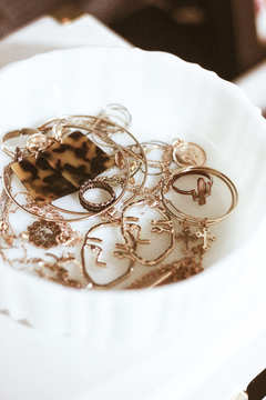 手持ちのアクセをムダにしない！収納と手放し方【プロが解説】