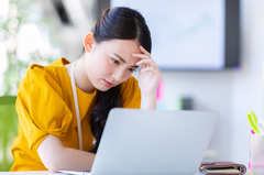 「ねえ、怒ってる…？」感情が顔に出る“察してちゃん”を卒業する方法