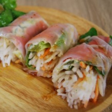 ヘルシーなのに主食並みの満足感！「生春巻き サーモンわさびコチュジャン」