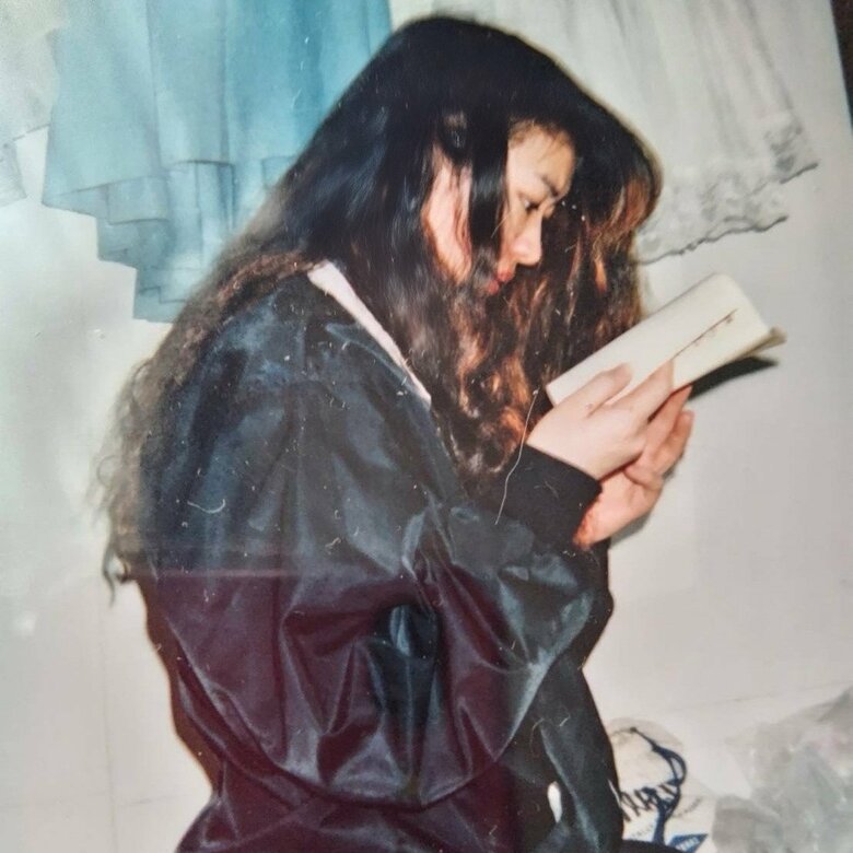 19歳のころ。地方公演中は2時間衣装番をするのも仕事のひとつだったそう