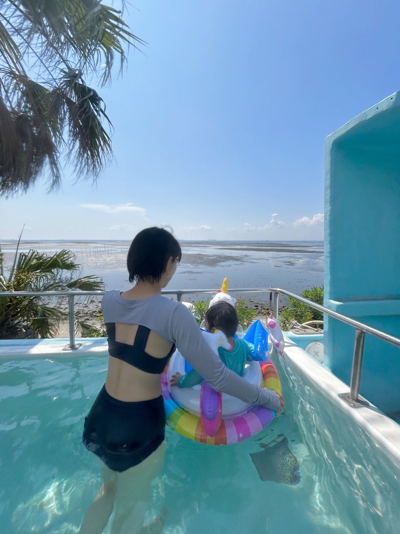 旅先でもプールを楽しんだ