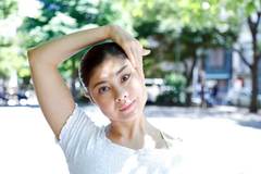 顔ヨガ「こめかみストレッチ」でたるんだ顔をリフトアップ！