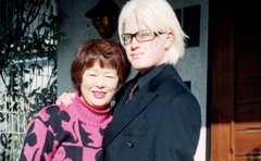 「肌も髪も透けるように白い子を産んで」偏見強く情報ない時代「前向きな言葉をかけ続けた」母が息子はアルビノと知るまで