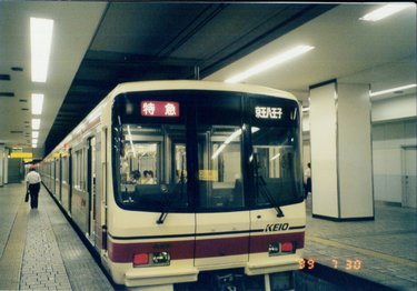 えっ、新幹線の車両は京急や阪急の線路を走れるの!?線路幅をめぐる豆知識
