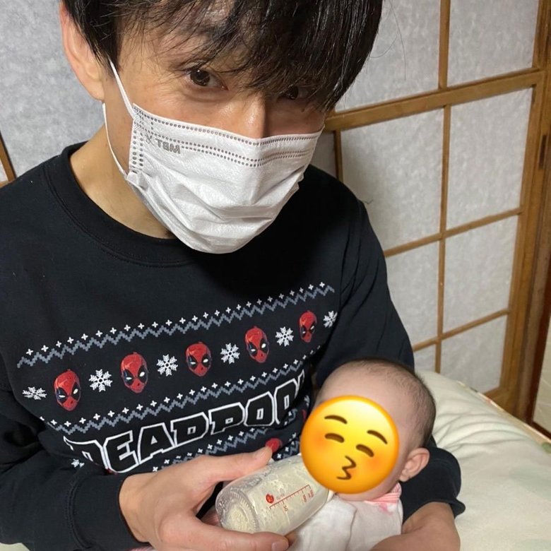 初めて娘さんを授乳したなだぎさん