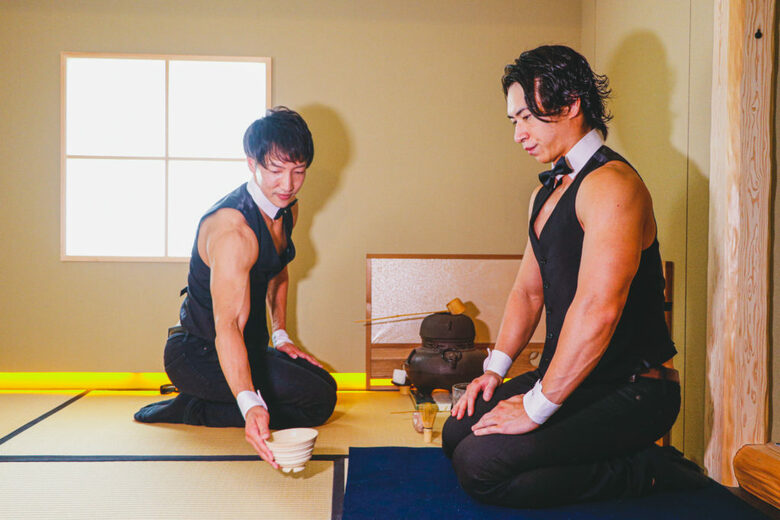 「まっちゃを出すマッチョ」