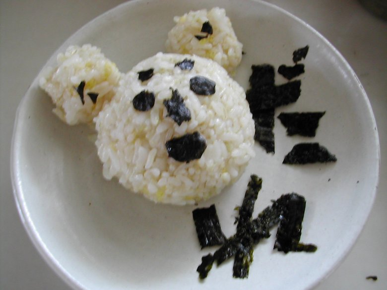 千恵さんが4歳のはなさんに作ったかわいいおにぎり「勉強せんでもいいけん、ご飯だけは食べろ！」