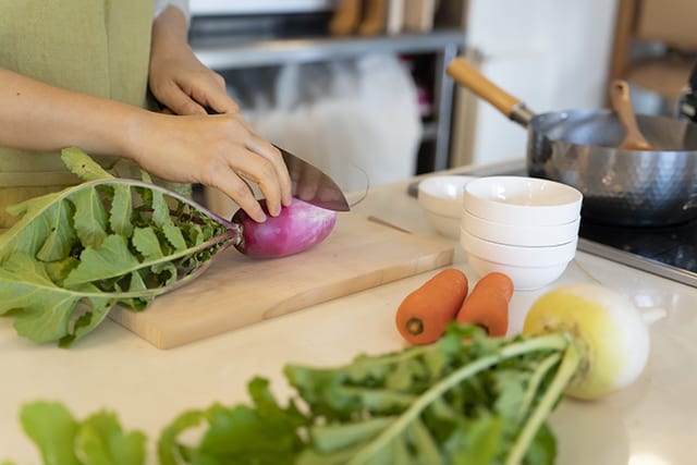 野菜を切る