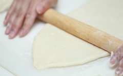 ボールやクマさん… 子どもニッコリ！簡単“デコメロンパン”レシピ