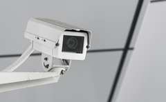 防犯カメラで従業員を監視!?する側・される側それぞれの言い分