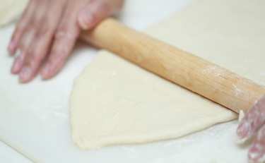 ボールやクマさん… 子どもニッコリ！簡単“デコメロンパン”レシピ