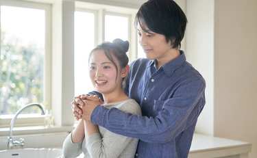 「仲間外れにしないで！」とわが子が激怒…“夫婦のスキンシップ”の正解がわからない