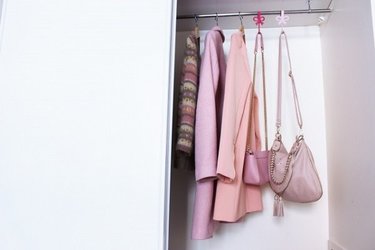 【そんな使い方あるの？】クローゼットのアイディア収納術