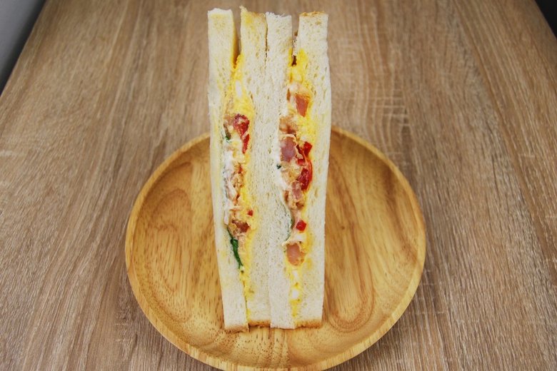 ファミマで人気のサンドイッチ海老マヨサンドの実物画像03