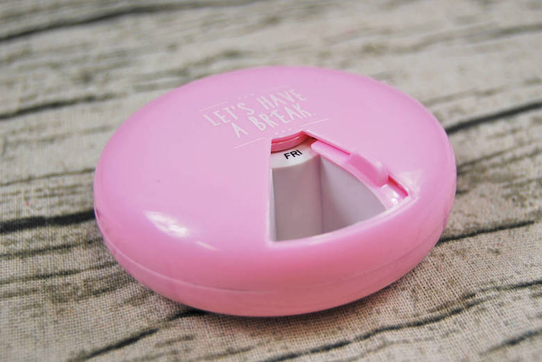 ダイソーのおすすめ商品「ウィークリーピルケース」の実物」画像