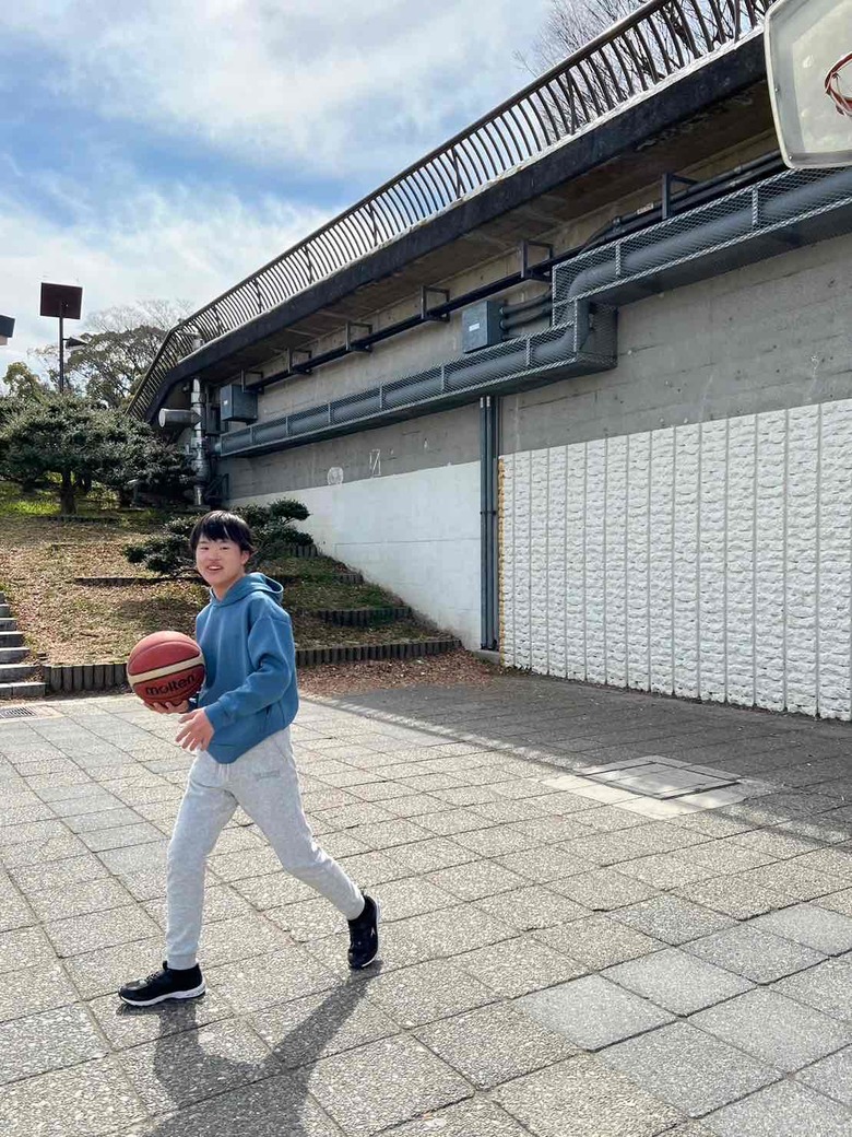 バスケットボールを楽しむ