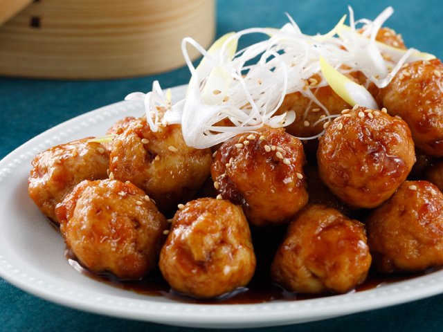 子どものお弁当におすすめ！「はんぺんのふわふわ照り焼き鶏団子」