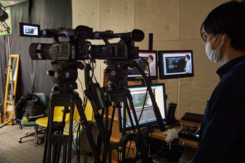 映像にメリハリが出るよう撮影は2台のカメラで