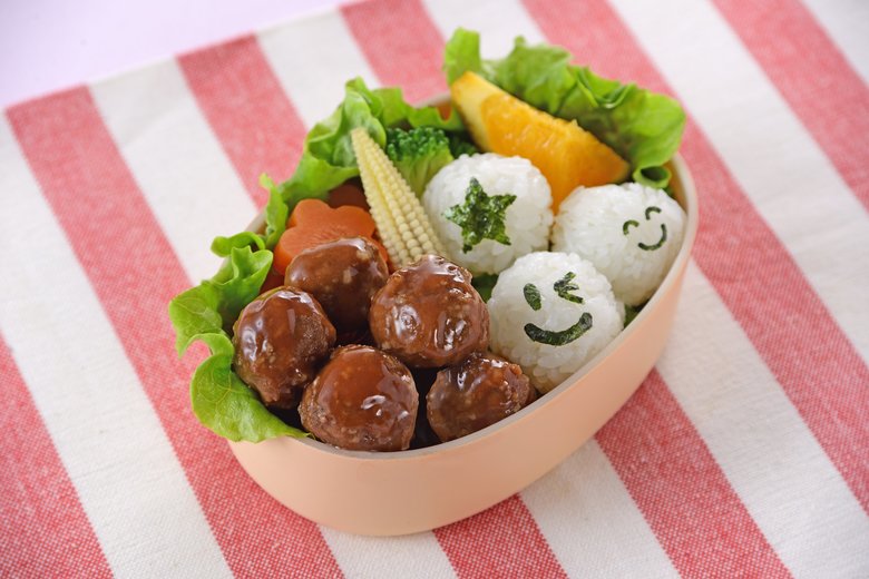 「イシイのおべんとクン ミートボール」のお弁当は子どもを中心に人気