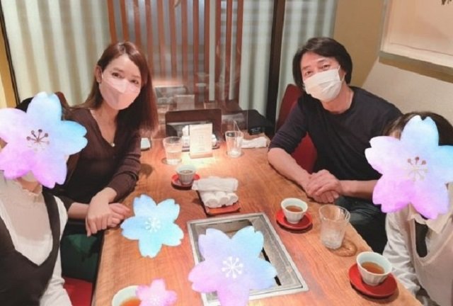 夫の葛󠄀山信吾さんの誕生日で長女、次女も一緒に仲睦まじく