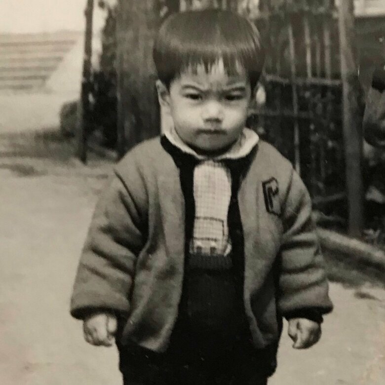 幼少期の風間さん。5歳で両親が離婚し、その後は父方の祖父母のもとで育った