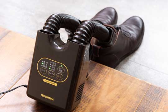 ▲標準モードは約50℃の風で乾かすのに対し、革靴モードは約40℃の温風が出る。