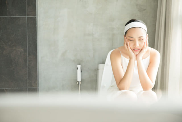 トイレの女性イメージ