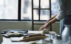 フライパンひとつでパンを手作りする画期的な方法